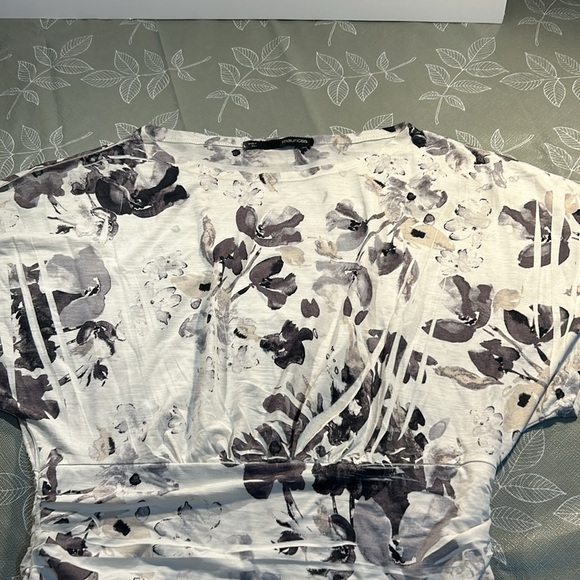 Ladies Maurices Top. - Picture 3 of 8